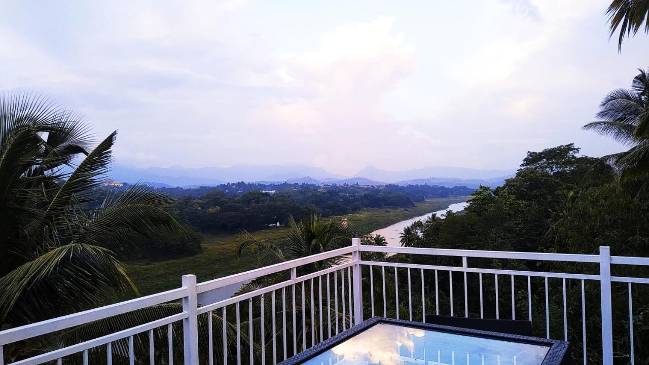 Mahaweli View Inn Kandy Bagian luar foto