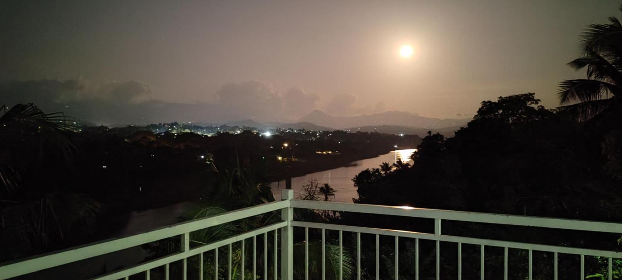 Mahaweli View Inn Kandy Bagian luar foto