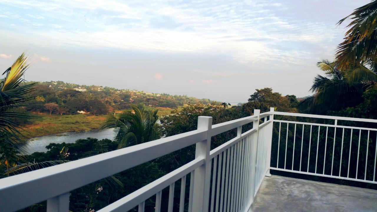 Mahaweli View Inn Kandy Bagian luar foto