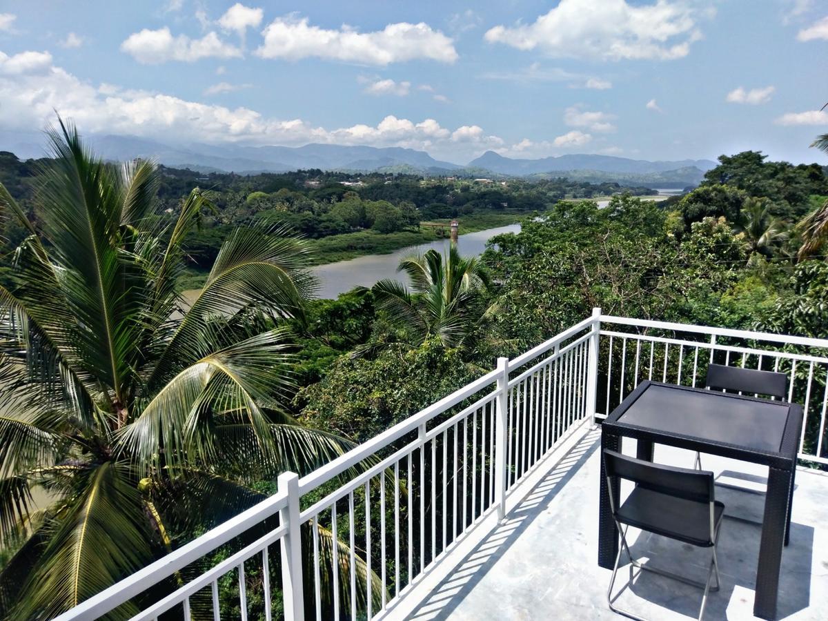 Mahaweli View Inn Kandy Bagian luar foto