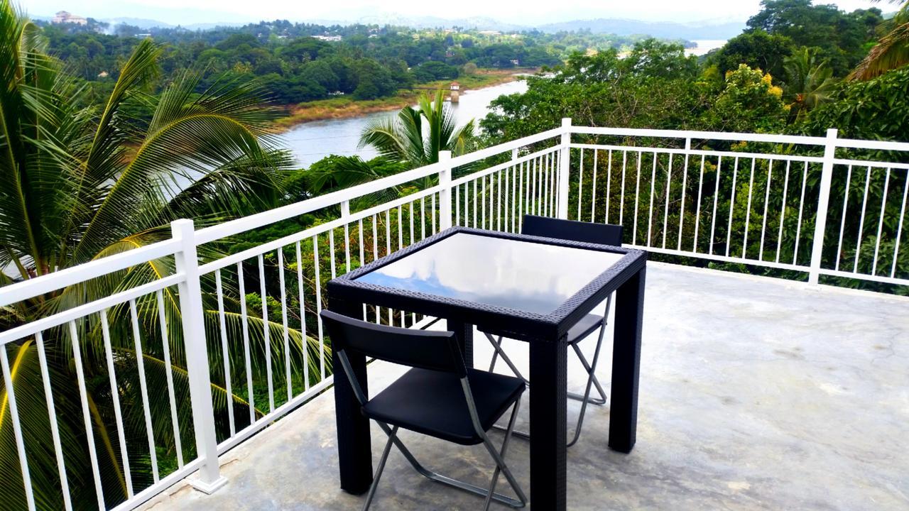 Mahaweli View Inn Kandy Bagian luar foto