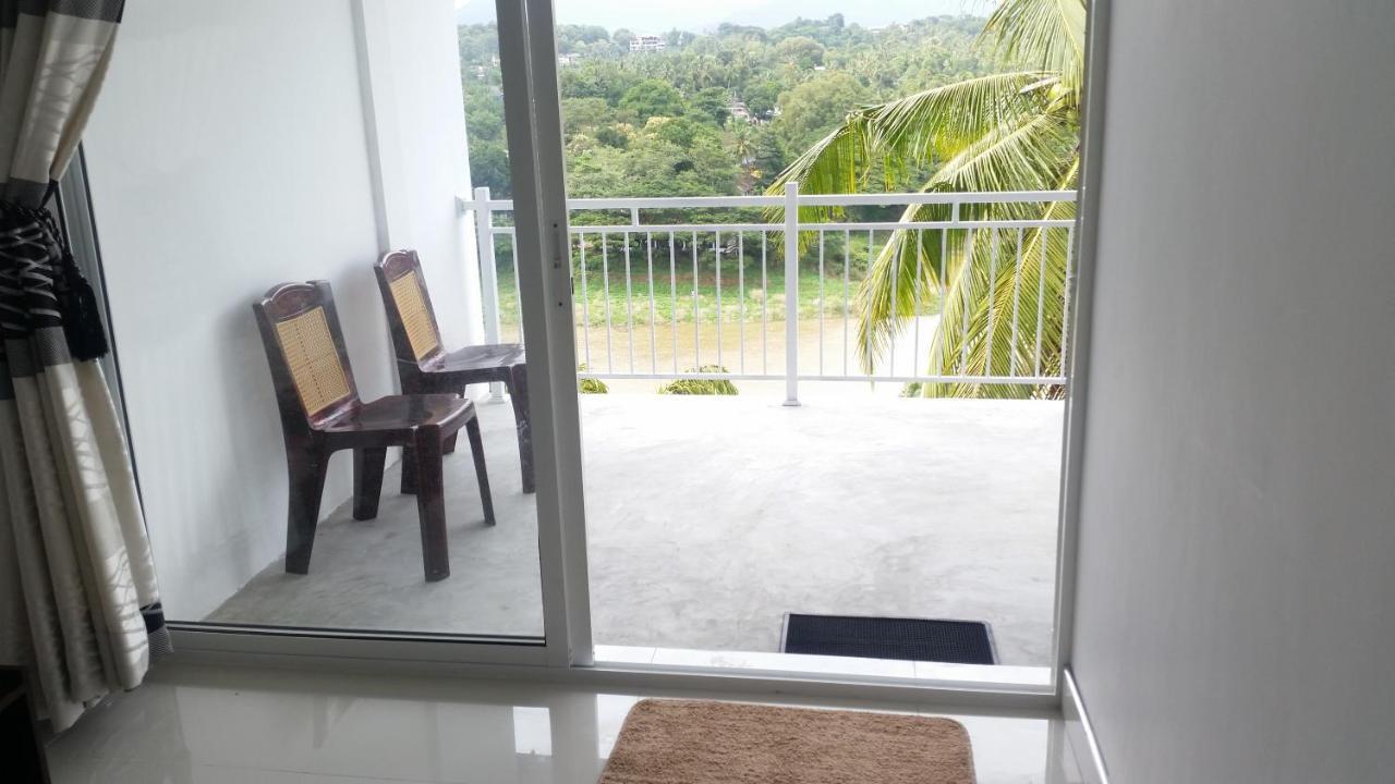 Mahaweli View Inn Kandy Bagian luar foto