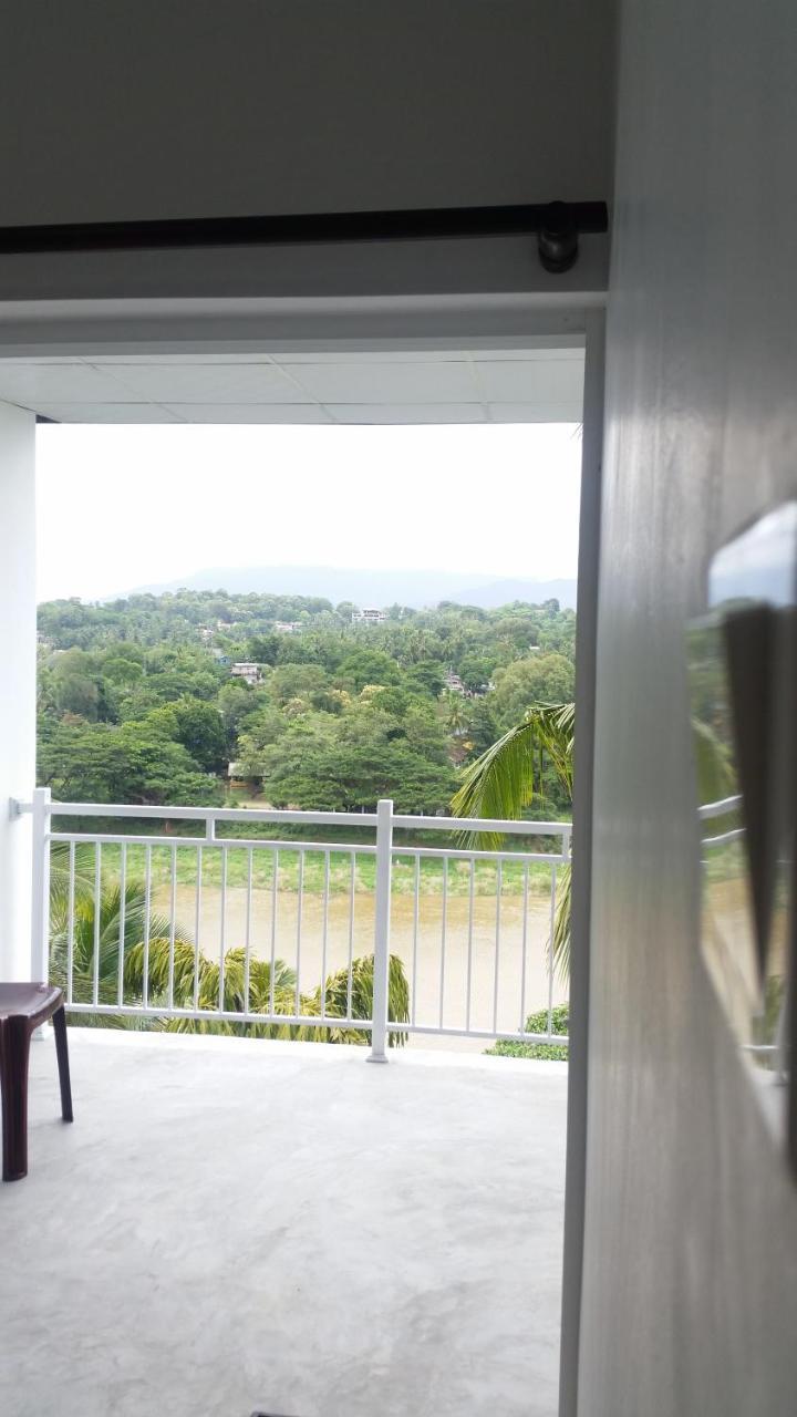 Mahaweli View Inn Kandy Bagian luar foto