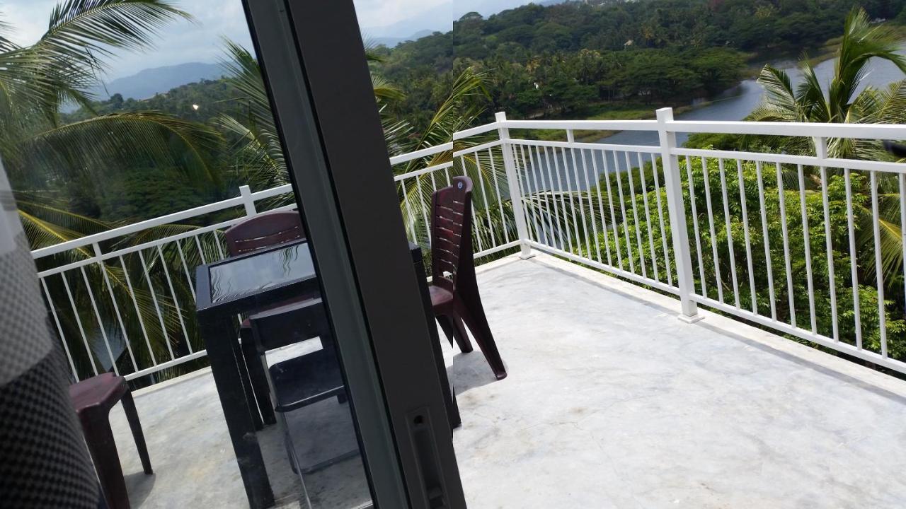 Mahaweli View Inn Kandy Bagian luar foto