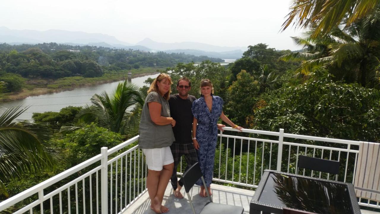 Mahaweli View Inn Kandy Bagian luar foto