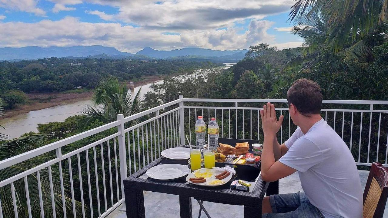 Mahaweli View Inn Kandy Bagian luar foto